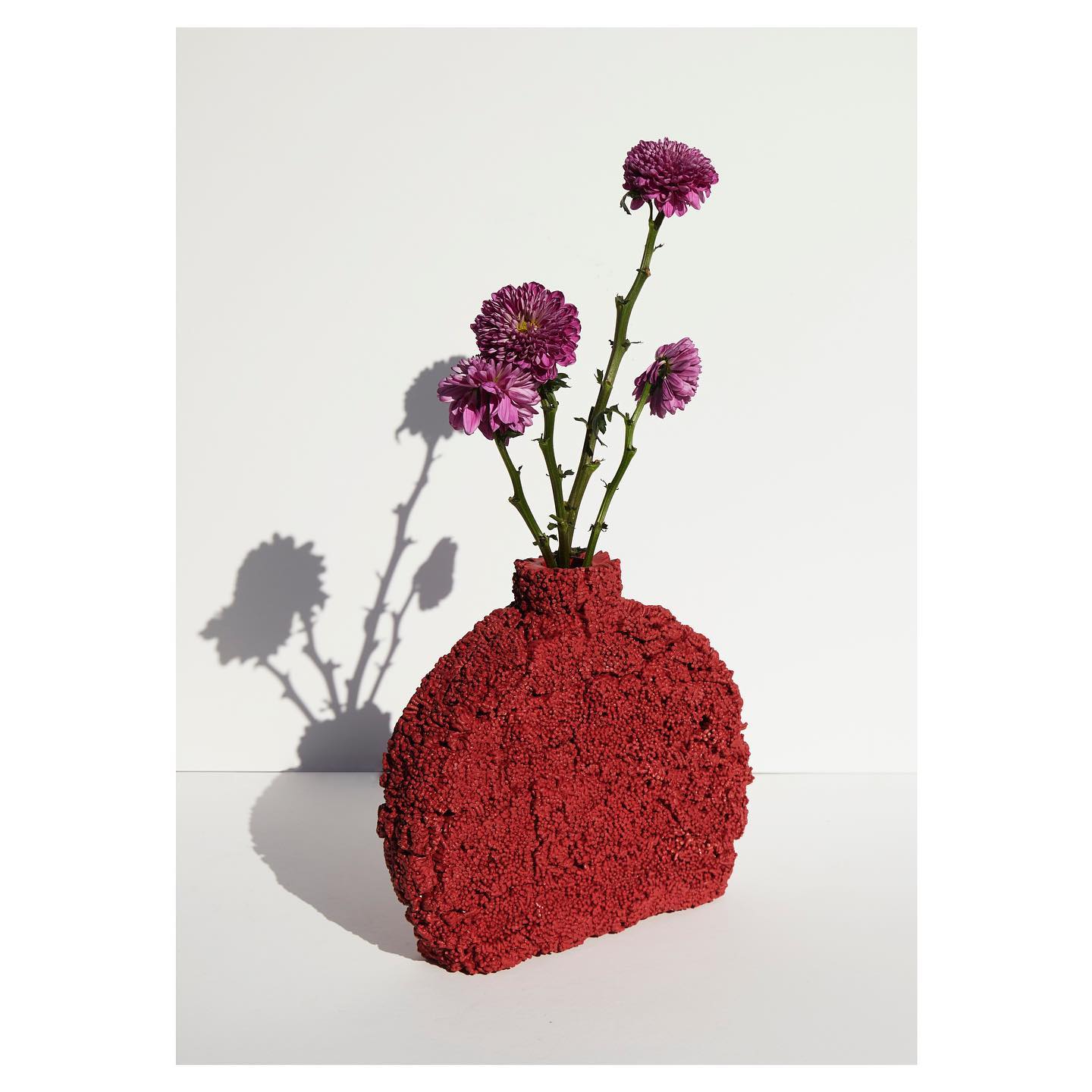 Red carpet vase — view 1